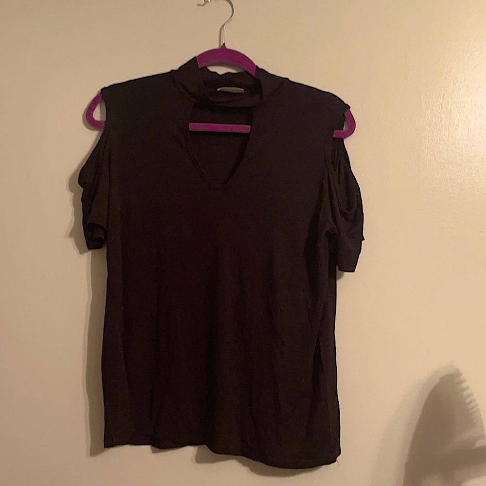 3/$30 Sale+free shipping Free Kisses Black Top keyhole neck &cold shoulder